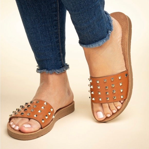 NEW Tan Studded Slide Flat Sandals Size 6 - Picture 5 of 5